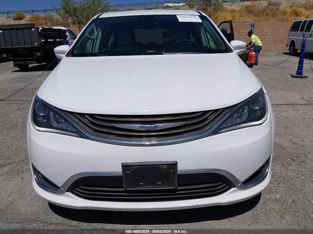 Chrysler Pacifica Hybrid Touring Plus 2018 2C4RC1H70JR163616 Image 15