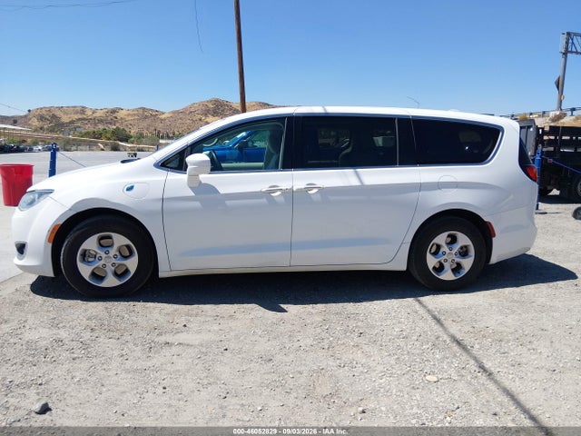 Chrysler Pacifica Hybrid Touring Plus 2018 2C4RC1H70JR163616 Image 17