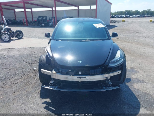 46052892 :رقم المزاد ، 5YJ3E1EB7JF069690 vin ، 2018 Tesla Model 3 Long Range/performance مزاد بيع
