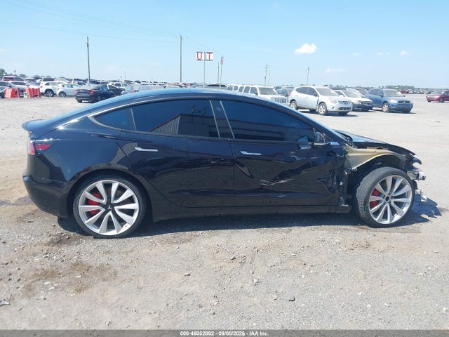 46052892 :رقم المزاد ، 5YJ3E1EB7JF069690 vin ، 2018 Tesla Model 3 Long Range/performance مزاد بيع