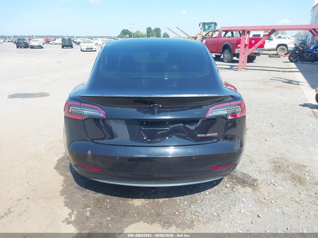 46052892 :رقم المزاد ، 5YJ3E1EB7JF069690 vin ، 2018 Tesla Model 3 Long Range/performance مزاد بيع