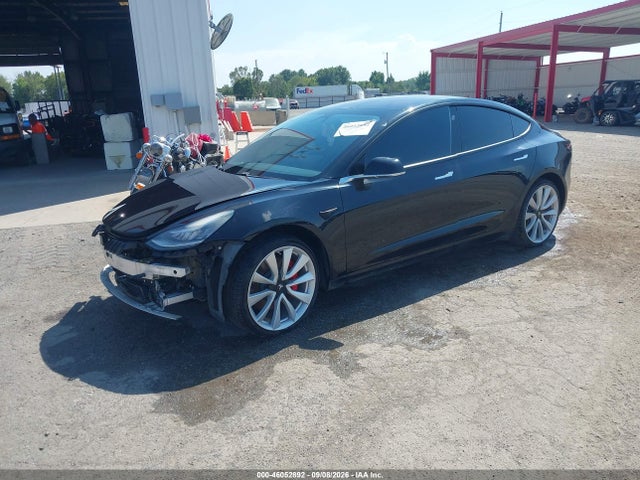 46052892 :رقم المزاد ، 5YJ3E1EB7JF069690 vin ، 2018 Tesla Model 3 Long Range/performance مزاد بيع