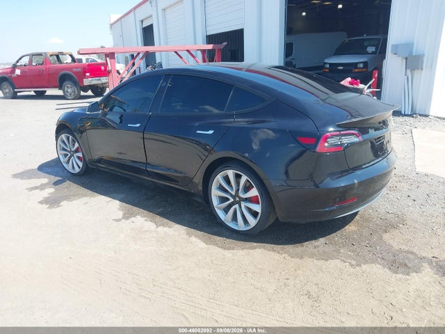 46052892 :رقم المزاد ، 5YJ3E1EB7JF069690 vin ، 2018 Tesla Model 3 Long Range/performance مزاد بيع