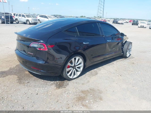 46052892 :رقم المزاد ، 5YJ3E1EB7JF069690 vin ، 2018 Tesla Model 3 Long Range/performance مزاد بيع