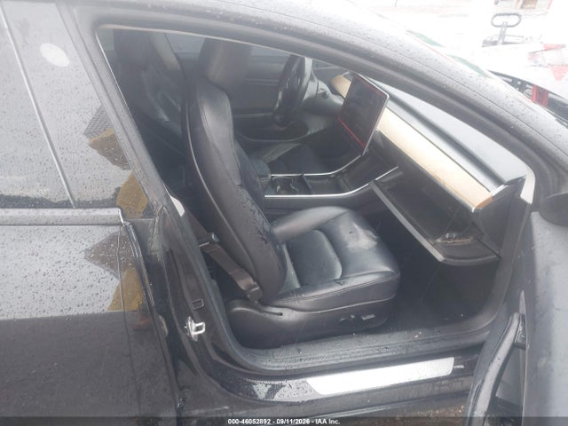 46052892 :رقم المزاد ، 5YJ3E1EB7JF069690 vin ، 2018 Tesla Model 3 Long Range/performance مزاد بيع
