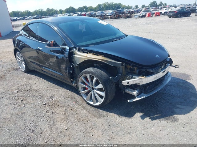 46052892 :رقم المزاد ، 5YJ3E1EB7JF069690 vin ، 2018 Tesla Model 3 Long Range/performance مزاد بيع