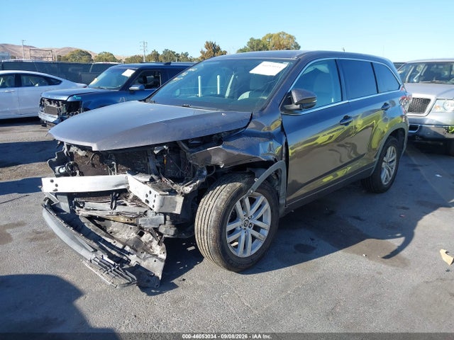 Toyota Highlander Le 2016 5TDZARFH3GS020661 Image 2