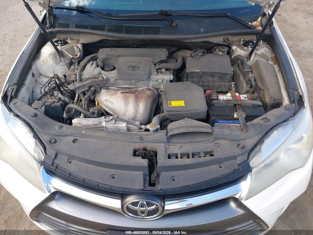 2015 Toyota Camry Le მანქანა იყიდება აუქციონზე, vin: 4T4BF1FK6FR470249, აუქციონის ნომერი: 46053093