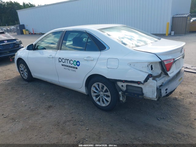 2015 Toyota Camry Le მანქანა იყიდება აუქციონზე, vin: 4T4BF1FK6FR470249, აუქციონის ნომერი: 46053093