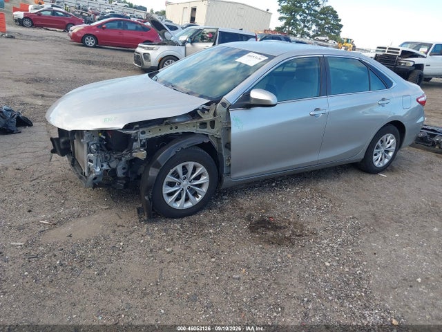 46053136 :رقم المزاد ، 4T1BF1FK0GU541196 vin ، 2016 Toyota Camry Le مزاد بيع