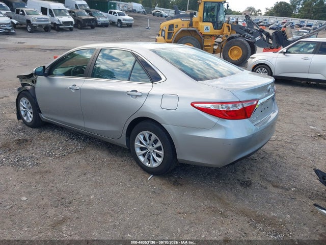46053136 :رقم المزاد ، 4T1BF1FK0GU541196 vin ، 2016 Toyota Camry Le مزاد بيع