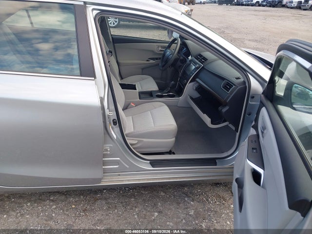 46053136 :رقم المزاد ، 4T1BF1FK0GU541196 vin ، 2016 Toyota Camry Le مزاد بيع