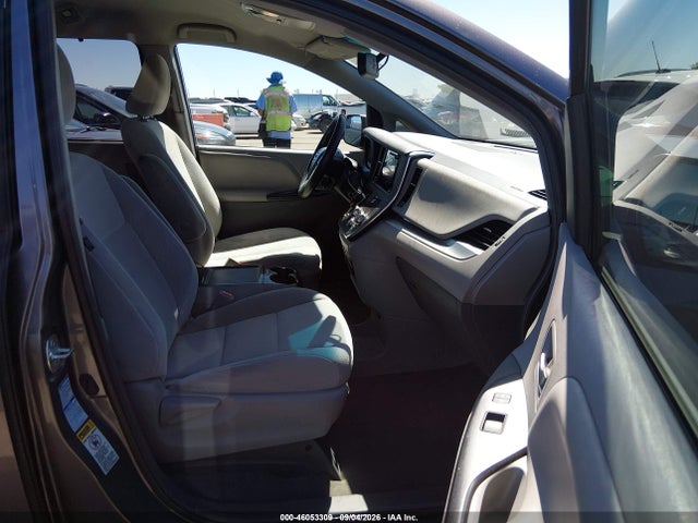 46053309 :رقم المزاد ، 5TDJK3DC7FS112000 vin ، 2015 Toyota Sienna Le 7 Passenger مزاد بيع