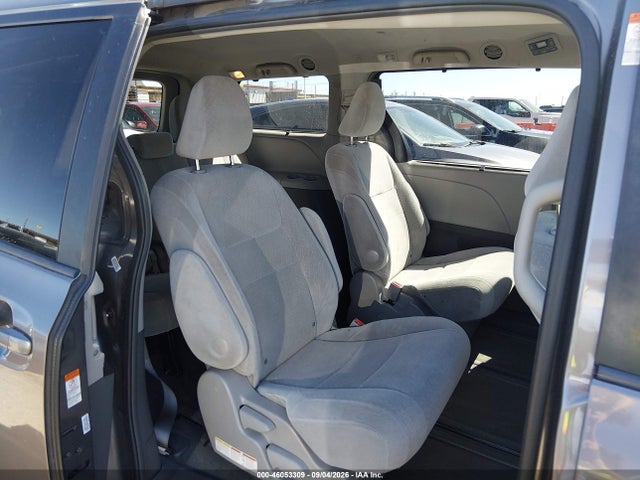 46053309 :رقم المزاد ، 5TDJK3DC7FS112000 vin ، 2015 Toyota Sienna Le 7 Passenger مزاد بيع