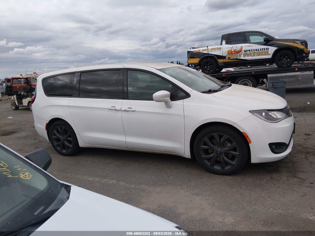 Chrysler Pacifica Touring Plus 2018 2C4RC1FGXJR354320 Image 14