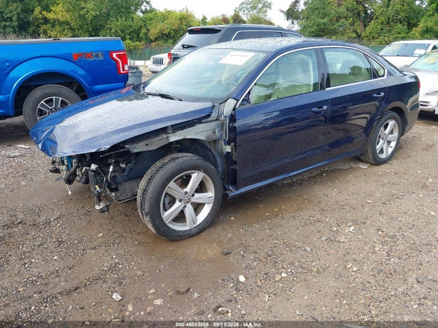 2013 Volkswagen Passat 2.5l Se მანქანა იყიდება აუქციონზე, vin: 1VWBP7A34DC006035, აუქციონის ნომერი: 46053505