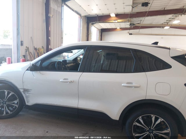 Продажа на аукционе авто 2021 Ford Escape Se, vin: 1FMCU9G66MUA08811, номер лота: 46054245