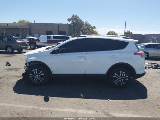 Toyota RAV4 LE 2018 2T3BFREV8JW740425 Image 15