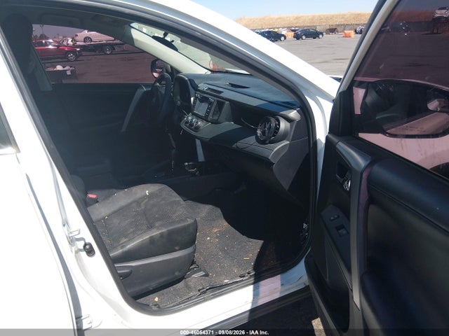 Toyota RAV4 LE 2018 2T3BFREV8JW740425 Image 5
