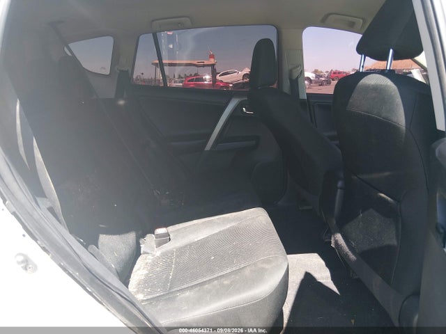 Toyota RAV4 LE 2018 2T3BFREV8JW740425 Image 8