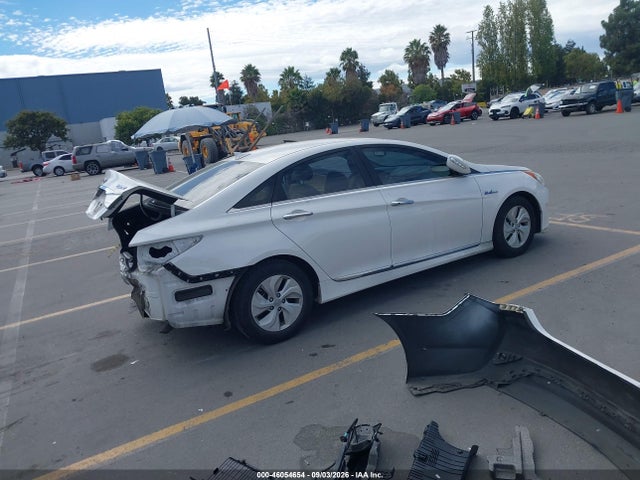 2014 Hyundai Sonata Hybrid მანქანა იყიდება აუქციონზე, vin: KMHEC4A42EA108221, აუქციონის ნომერი: 46054654