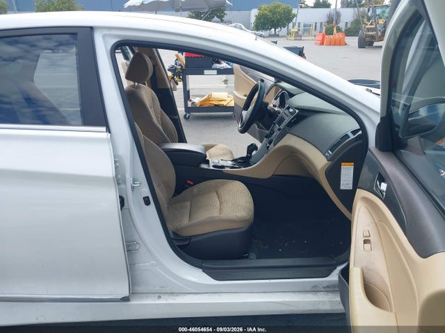 2014 Hyundai Sonata Hybrid მანქანა იყიდება აუქციონზე, vin: KMHEC4A42EA108221, აუქციონის ნომერი: 46054654