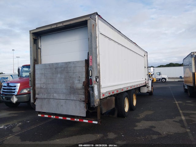 Продажа на аукционе авто 2016 Freightliner M2 106 Medium Duty, vin: 1FVHCYCYXGHHE5816, номер лота: 46055119