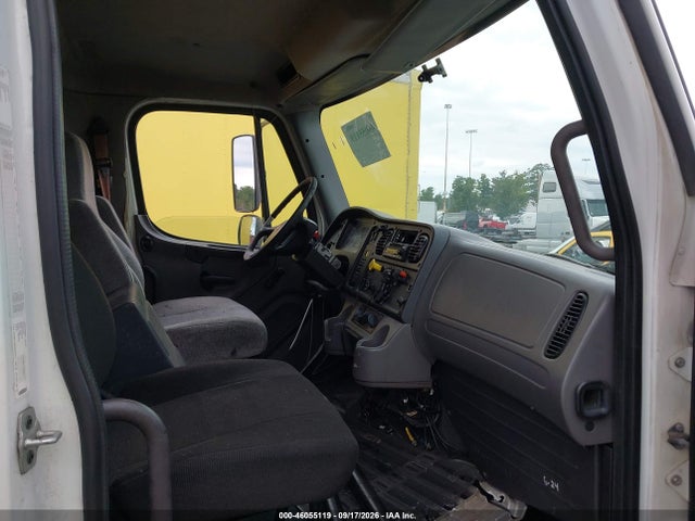 Продажа на аукционе авто 2016 Freightliner M2 106 Medium Duty, vin: 1FVHCYCYXGHHE5816, номер лота: 46055119