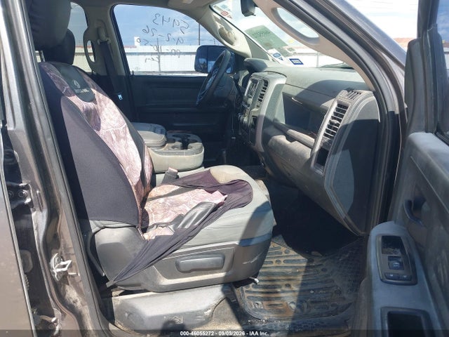 46055272 :رقم المزاد ، 3C63R3GL8FG555942 vin ، 2015 Ram 3500 Tradesman مزاد بيع