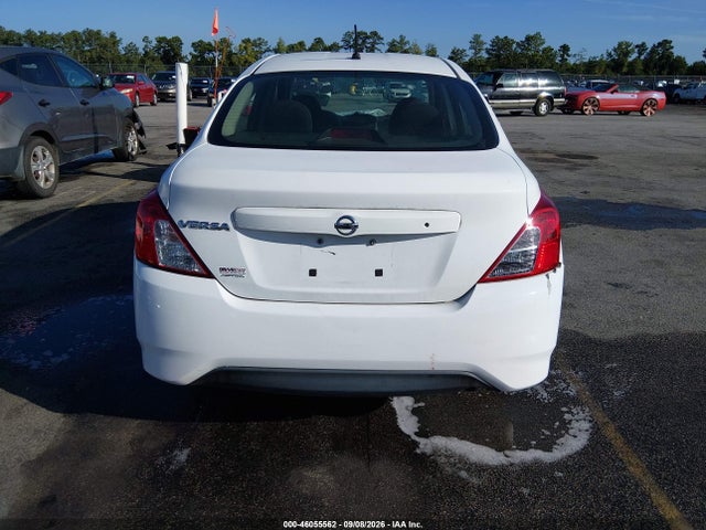 46055562 :رقم المزاد ، 3N1CN7AP7JL835586 vin ، 2018 Nissan Versa 1.6 S مزاد بيع