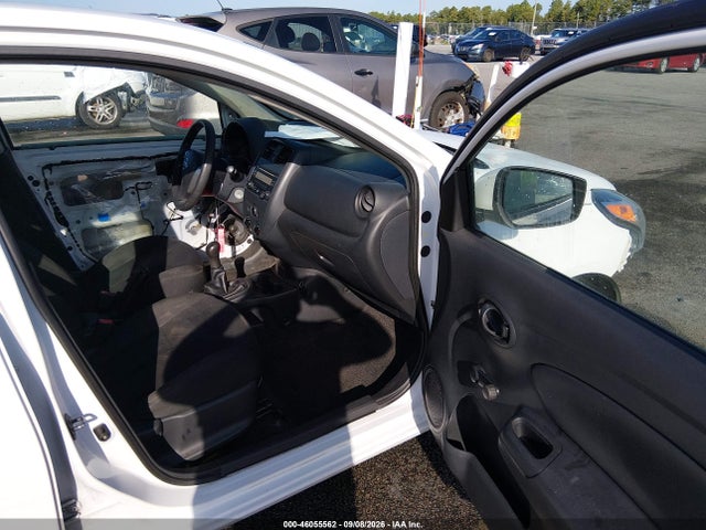 46055562 :رقم المزاد ، 3N1CN7AP7JL835586 vin ، 2018 Nissan Versa 1.6 S مزاد بيع