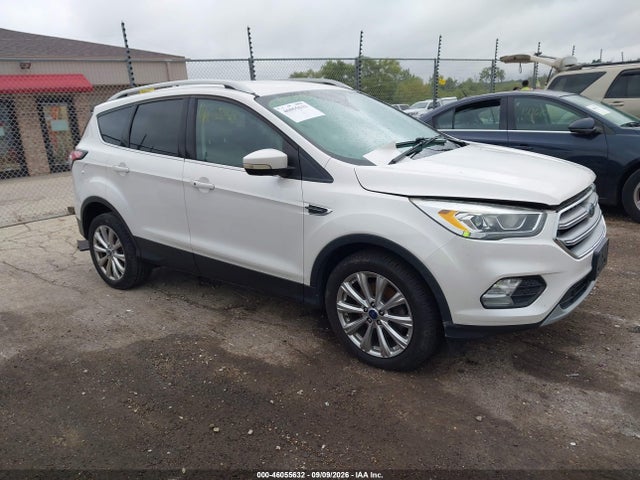 46055632 :رقم المزاد ، 1FMCU9J90HUA63277 vin ، 2017 Ford Escape Titanium مزاد بيع
