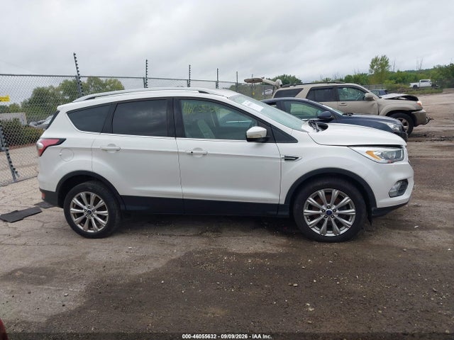 46055632 :رقم المزاد ، 1FMCU9J90HUA63277 vin ، 2017 Ford Escape Titanium مزاد بيع