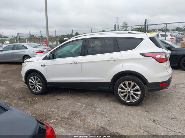 46055632 :رقم المزاد ، 1FMCU9J90HUA63277 vin ، 2017 Ford Escape Titanium مزاد بيع