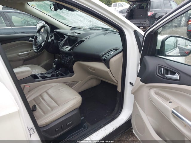 46055632 :رقم المزاد ، 1FMCU9J90HUA63277 vin ، 2017 Ford Escape Titanium مزاد بيع