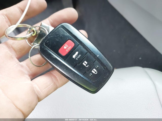 46055737 :رقم المزاد ، 4T1B11HK8JU521622 vin ، 2018 Toyota Camry Se مزاد بيع