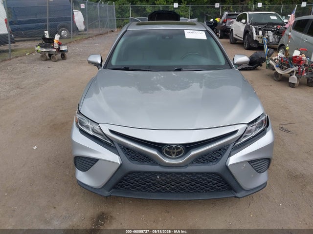 46055737 :رقم المزاد ، 4T1B11HK8JU521622 vin ، 2018 Toyota Camry Se مزاد بيع