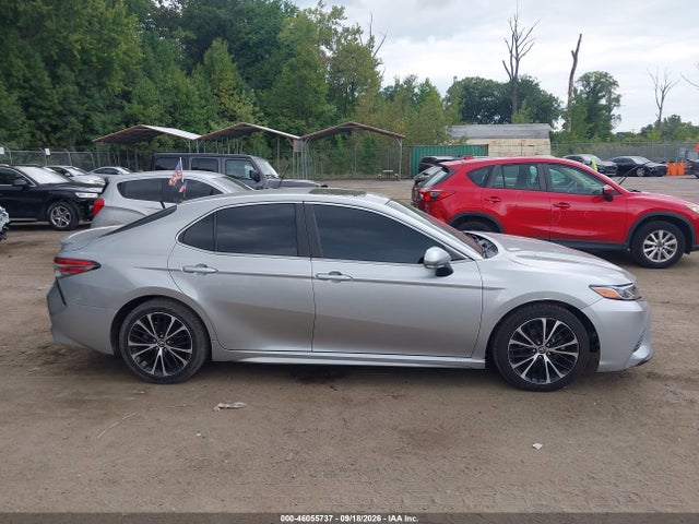 46055737 :رقم المزاد ، 4T1B11HK8JU521622 vin ، 2018 Toyota Camry Se مزاد بيع