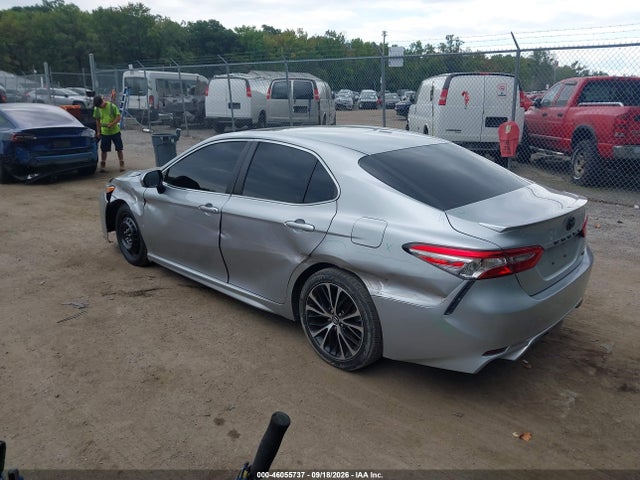 46055737 :رقم المزاد ، 4T1B11HK8JU521622 vin ، 2018 Toyota Camry Se مزاد بيع