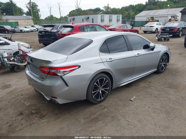 46055737 :رقم المزاد ، 4T1B11HK8JU521622 vin ، 2018 Toyota Camry Se مزاد بيع