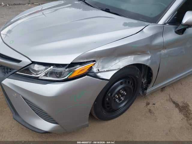 46055737 :رقم المزاد ، 4T1B11HK8JU521622 vin ، 2018 Toyota Camry Se مزاد بيع
