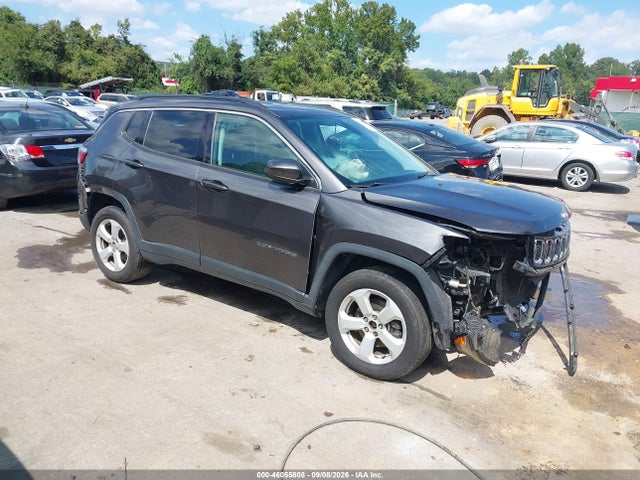 46055808 :رقم المزاد ، 3C4NJDBB7JT334474 vin ، 2018 Jeep Compass Latitude 4x4 مزاد بيع