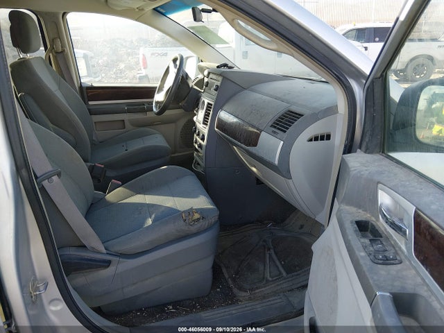 46056009 :رقم المزاد ، 2A4RR5D12AR319575 vin ، 2010 Chrysler Town & Country Touring مزاد بيع