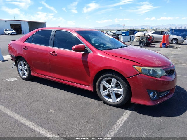 46056060 :رقم المزاد ، 4T1BF1FK3EU751241 vin ، 2014 Toyota Camry Se مزاد بيع