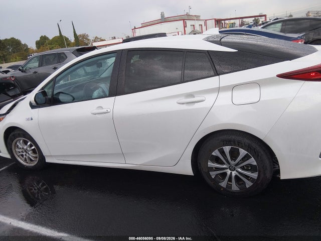 JTDKAMFP6N3215860 Toyota Prius Prime Xle