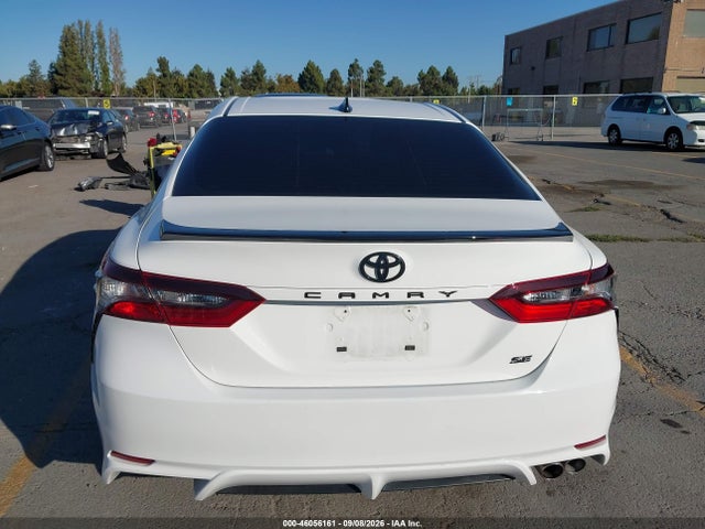 46056161 :رقم المزاد ، 4T1G11AK1NU054596 vin ، 2022 Toyota Camry Se Nightshade Edition مزاد بيع