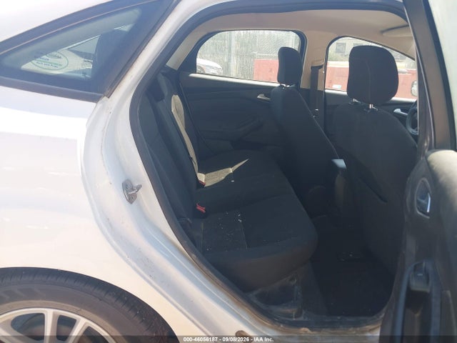 1FADP3F28JL277959 Ford FOCUS SE