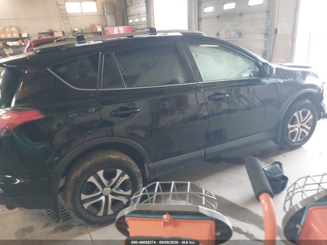 46056274 :رقم المزاد ، 2T3BFREV5JW755688 vin ، 2018 Toyota Rav4 Le مزاد بيع