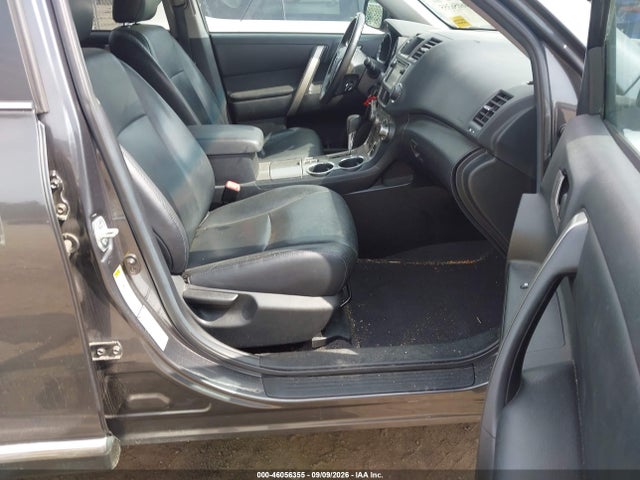 Продажа на аукционе авто 2013 Toyota Highlander Se V6, vin: 5TDBK3EHXDS253087, номер лота: 46056355