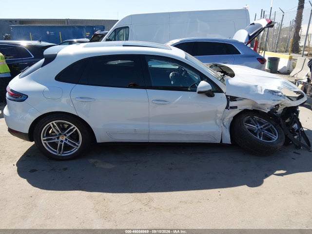Porsche Macan 2019 WP1AA2A50KLB02079 Image 13
